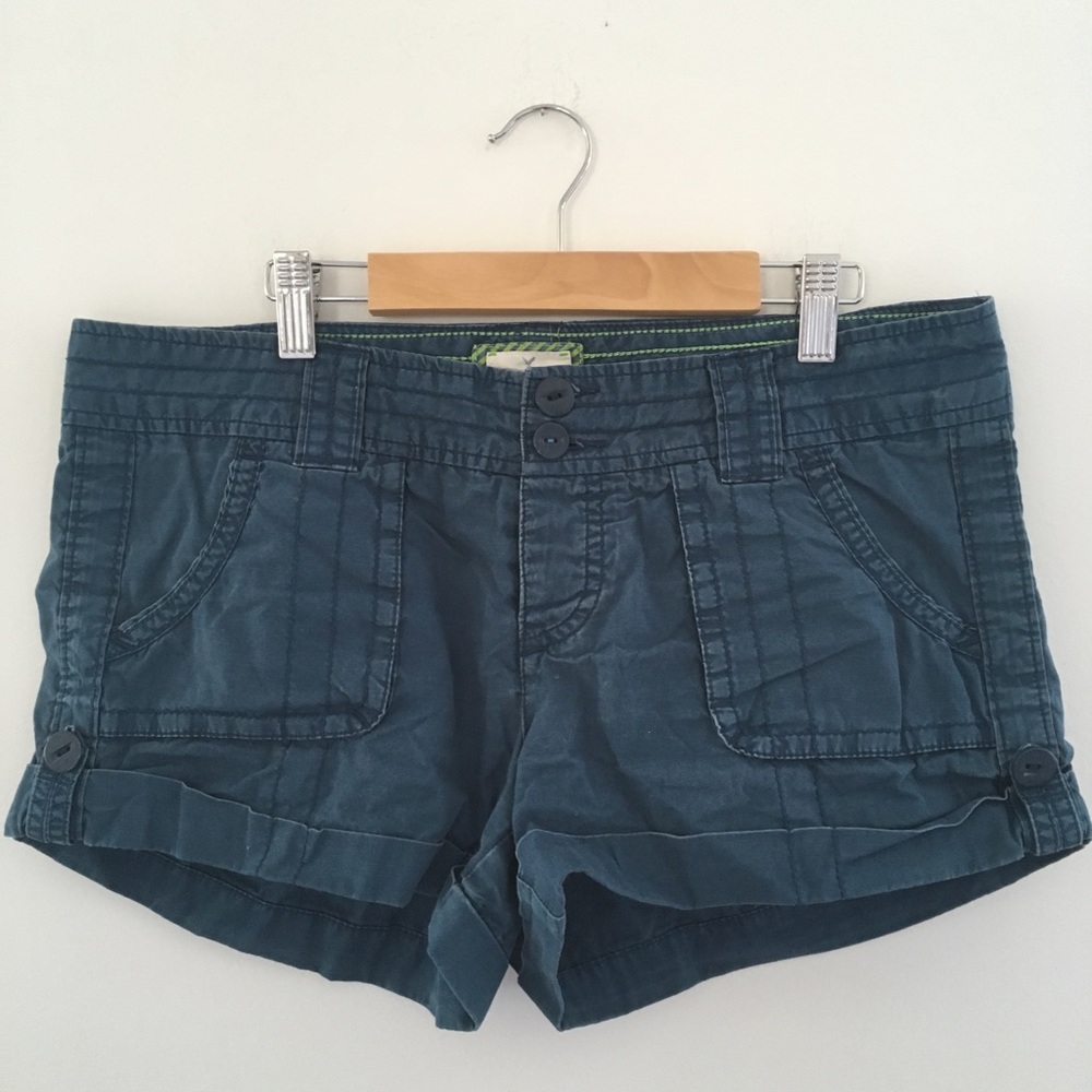 American Eagle mini cargo shorts